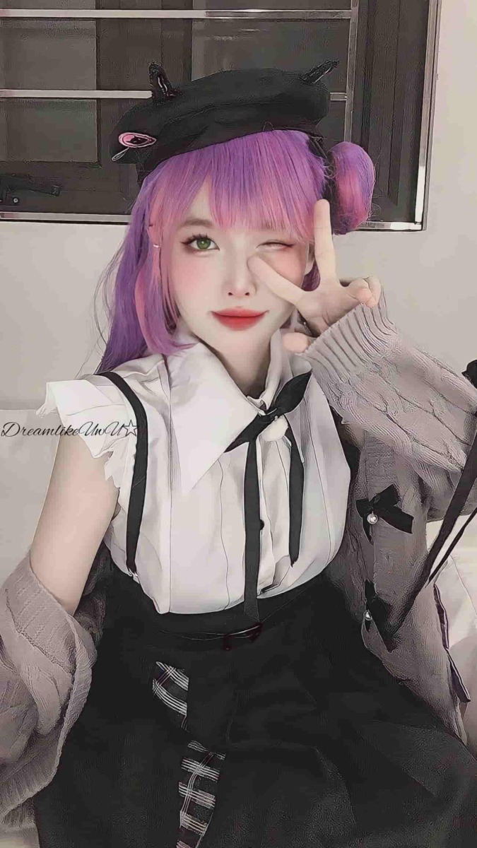 DreamlikeUwU 画在眼皮上的白色花纹