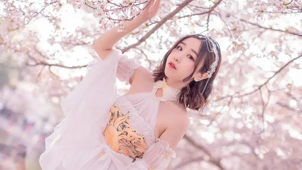 穆零Mu0 白色洛丽塔裙 樱花枝下抬手侧身,暖色印花前片 穆零Mu0 白色洛丽塔裙 樱花枝下抬手侧身,暖色印花前片