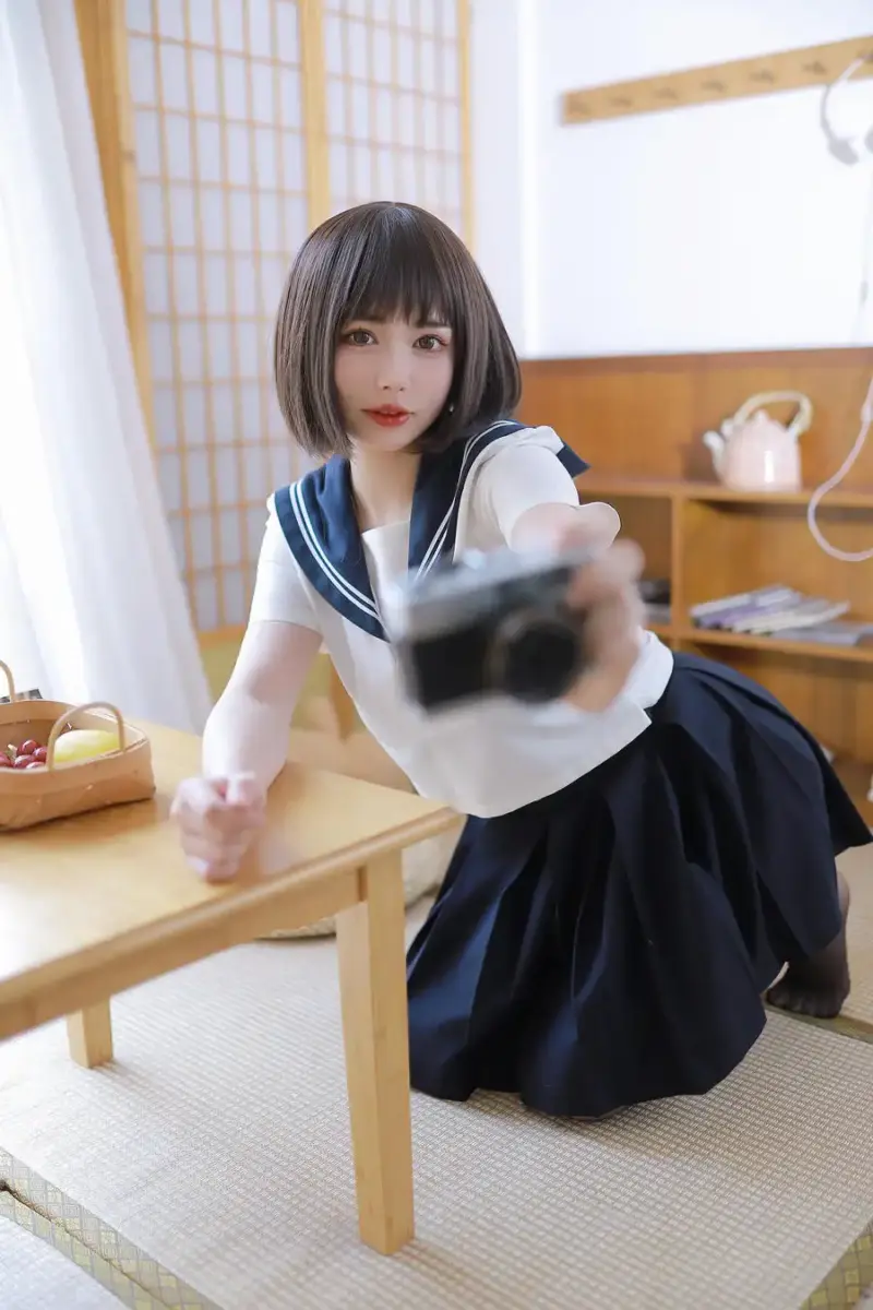 Tina很妖孽呀 和室里的那套水手服