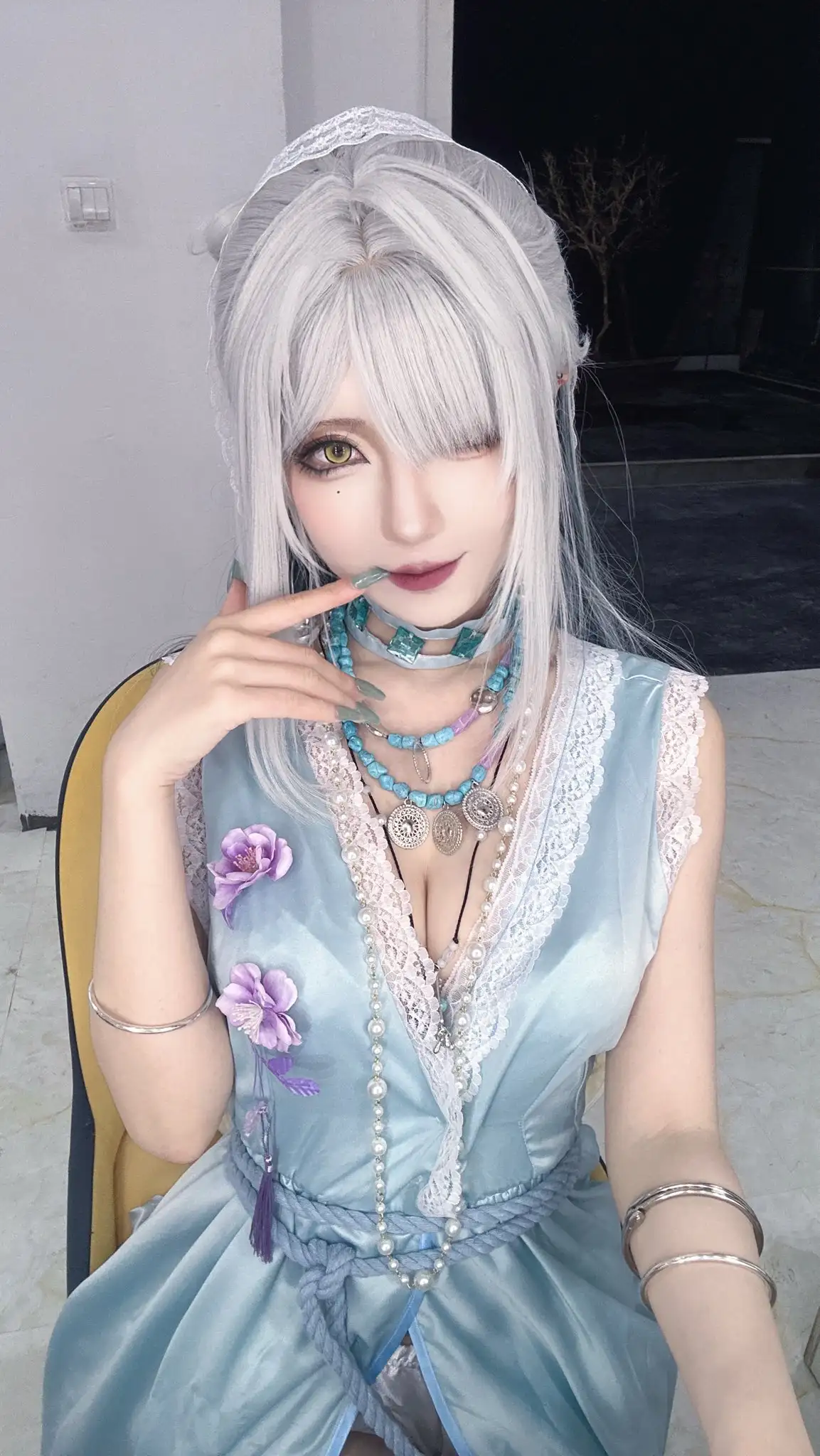 弥音音ww 浅蓝缎面礼服 多层项链写真 弥音音ww 浅蓝缎面礼服 多层项链写真