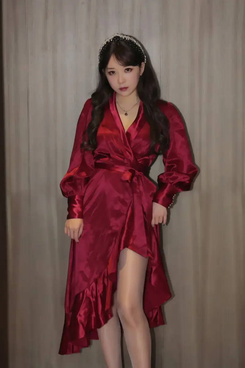 小女巫露娜空姐领和旗袍领谁更挑光？